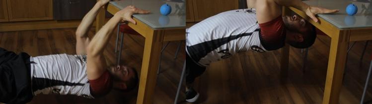 Ćwiczenia na biceps w domu ze stołem